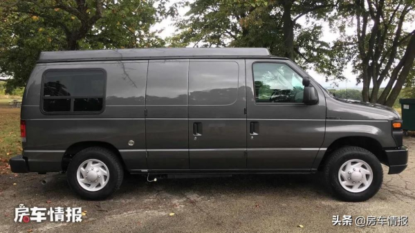 福特E150房車見過嗎？配4.6L排量8缸發動機，外觀穩重內部挺實用