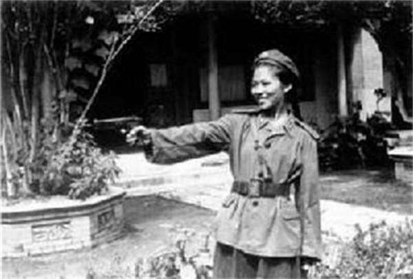 彭德懷和彭鋼的“父女情”:一起生活15年,她成為“軍中女包公” 彭德懷和彭鋼的“父女情”:一起生活15年,她成為“軍中女包公”