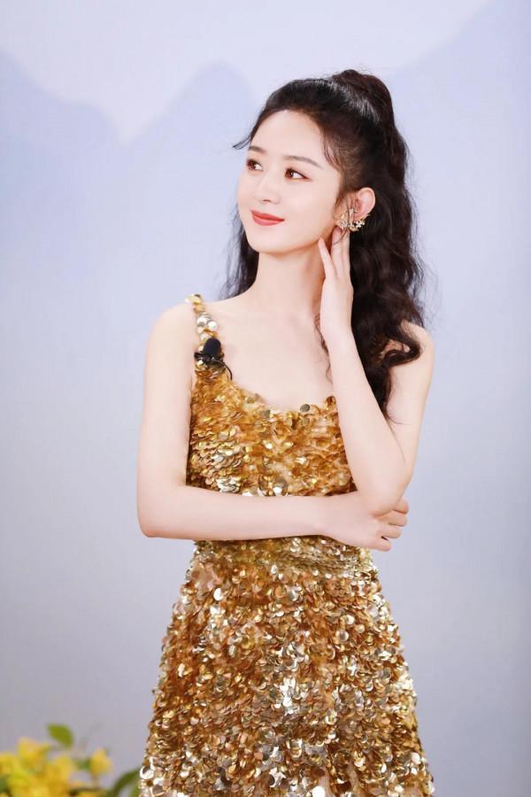趙麗穎穿過五套絕美金色禮服太美了,你愛那一套? 趙麗穎穿過五套絕美金色禮服太美了,你愛那一套?