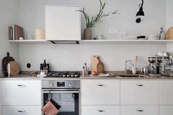 以白色為主題的北歐風小戶型公寓,非常素淨,置頂酒櫃和收納櫃 以白色為主題的北歐風小戶型公寓,非常素淨,置頂酒櫃和收納櫃