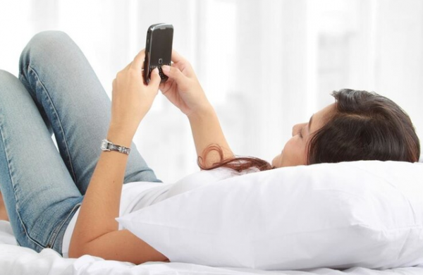 喜歡2種睡姿的老人，或易患老年痴呆風險，看一下，你睡對了嗎？