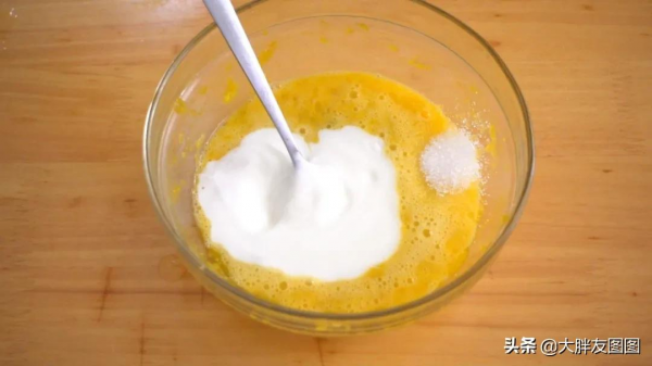 秋季適合吃南瓜,這個做法連碗都啃乾淨,美味健康的南瓜撻 秋季適合吃南瓜,這個做法連碗都啃乾淨,美味健康的南瓜撻