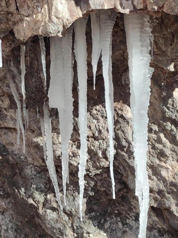 紅一師戰友軍嫂新年第一遊：宣化立石村滴冰喜煞人