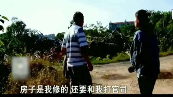 老母親將5套拆遷房給小兒子，卻要求大兒子贍養，兒子：我管不了