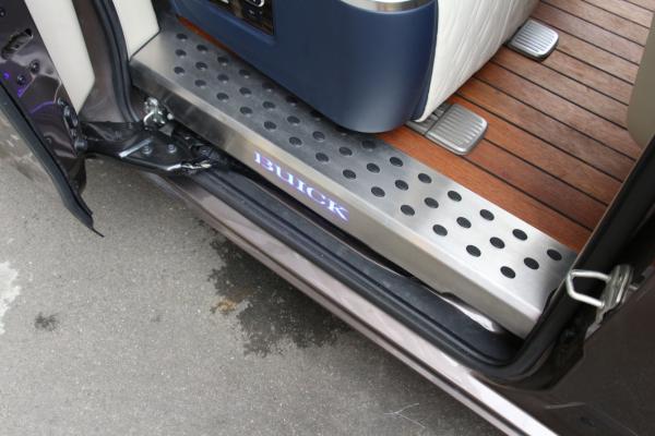 老款別克GL8胖頭魚商務車改裝，老款也有驚喜的效果！