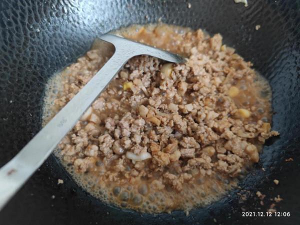 自家做的春餅,酸菜餡的好吃不得了不得了 自家做的春餅,酸菜餡的好吃不得了不得了