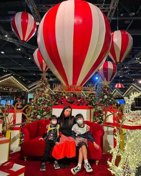 TVB小生張穎康帶家人遊玩拍全家福 體貼負責照顧三胎兒子和拿東西