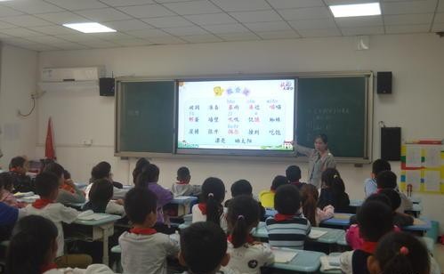 老師在上課的時候使用教學擴音器，有沒有違反師德呢？