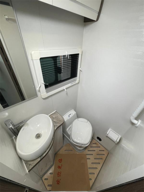 金冠房車-賓歌雙拓展,新款上市設計風格,可滿足多數車友的幻想 金冠房車-賓歌雙拓展,新款上市設計風格,可滿足多數車友的幻想