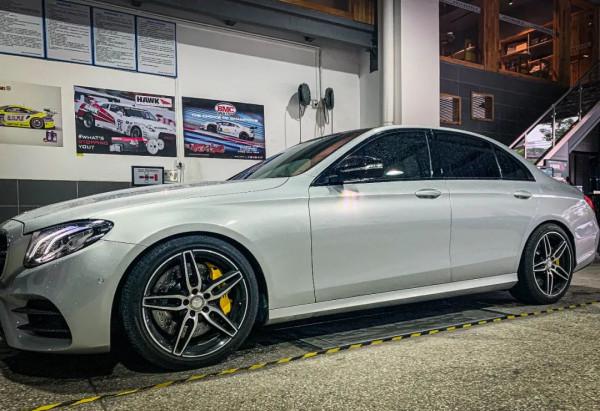 賓士E級改裝!剎車大滿貫前六後雙卡鉗套件升級 賓士E級改裝!剎車大滿貫前六後雙卡鉗套件升級