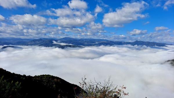 雲南通海：雲霧成河入畫來