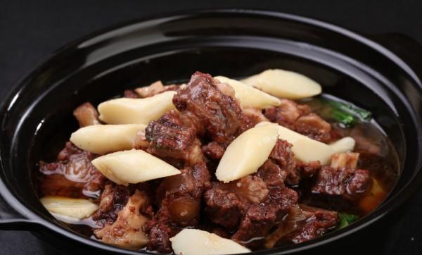 教你營養好吃的蘿蔔燜牛尾，一大盤都不夠吃，吃貨們的福利，特香