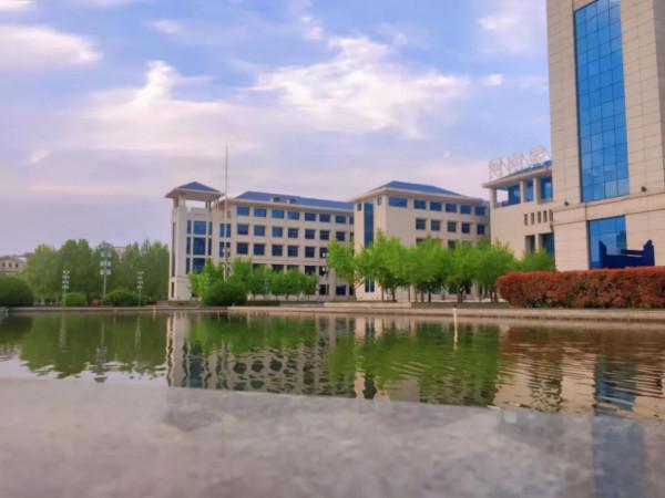 新校園？新角色？讓我看看