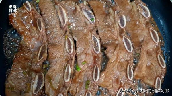 煎牛排骨的家常做法，外酥裡嫩，好吃到舔盤子
