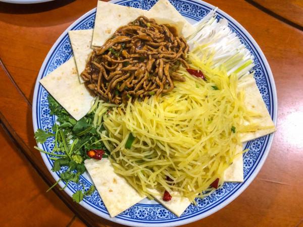 東北菜量太大大大了！東北菜量有多大，東北人就有多實在