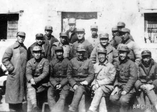 神槍手出身綠林,對隊長說:你交槍給我,不怕我打你一槍就跑? 神槍手出身綠林,對隊長說:你交槍給我,不怕我打你一槍就跑?