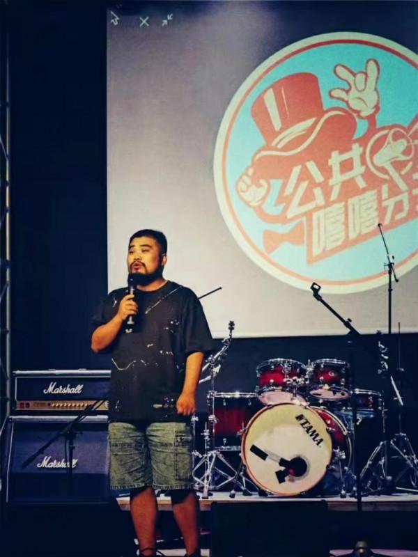 脫口秀演員老蔥因心臟病去世，年僅31歲！痛惜