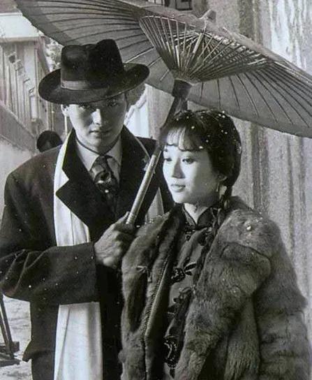 1985年53張照片：唐國強朱時茂是小鮮肉，羅京24歲劉曉慶張瑜很美