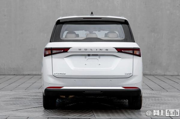 五菱全新MPV實拍，尺寸比傳祺M6大，看車側以為是臺奧德賽