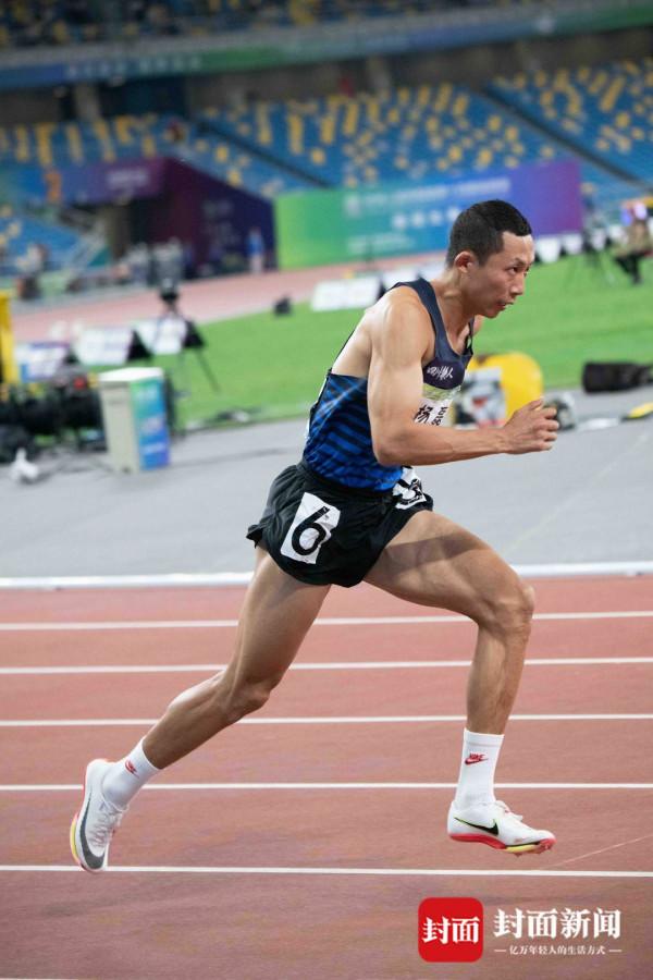 起飛！圖片聚焦四川楊磊田徑400米奪金一刻