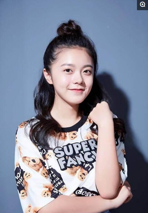 張嘉譯再一次把自己“閨女”帶火了網友：比關曉彤洋氣好多