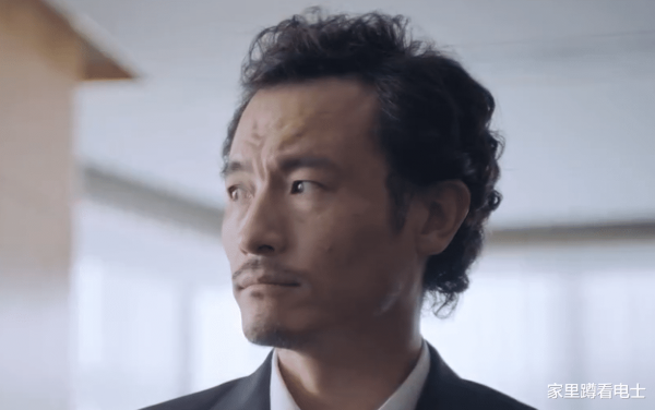 型男耿樂新劇顛覆形象，給相差14歲的潘之琳演爸爸，與閆妮演夫妻