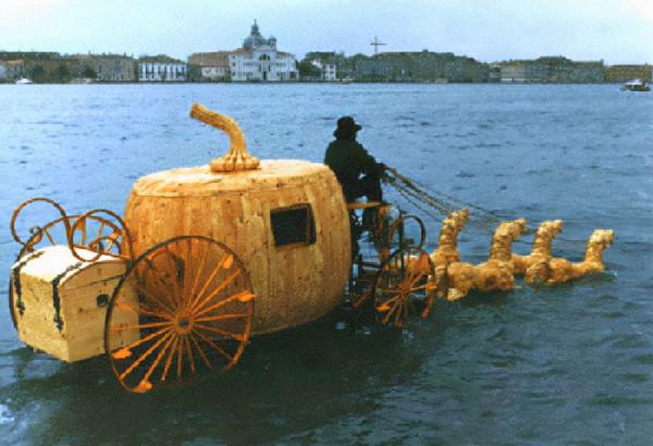 78歲大爺雕貼身衣物,一件25萬!網友看完後都說:有點味道 78歲大爺雕貼身衣物,一件25萬!網友看完後都說:有點味道