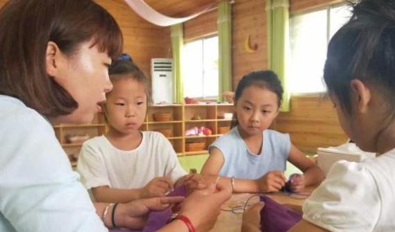 小學語文封面&OpenCurlyDoubleQuote;二胎變三胎&rdquo;，媽媽成了落魄戶？官方回應來了