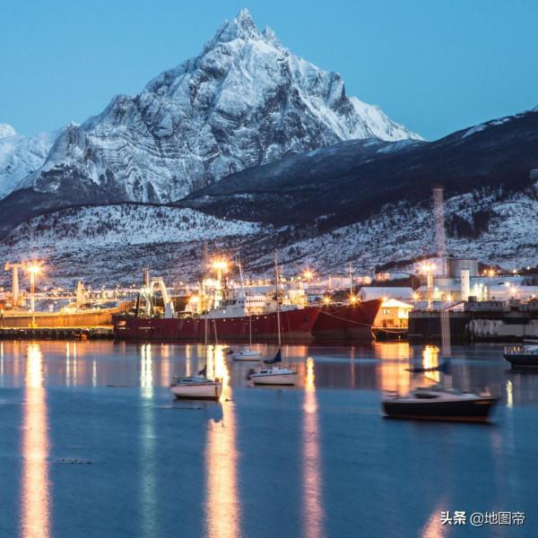 地球上最北、南、東、西的城市分別在哪裡？