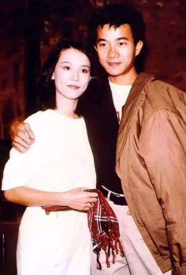 何超瓊跟陳百強沒在一起，其實跟何鴻燊沒關，他們之間並沒有愛情