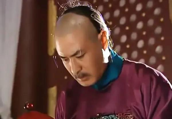 和珅被捕入獄，臨死前囑託隔壁囚犯說：你出去後幫我辦件大事