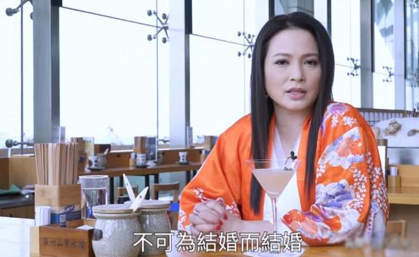 吳京200億登頂國內票房，曾嫌他賺不到500萬的初戀，如今過得咋樣