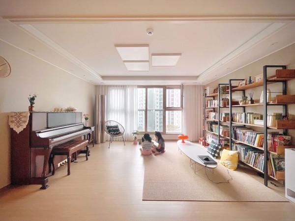 新房裝修,孩子學習桌放在哪裡最合適?聽聽“獎狀牆”媽媽怎麼說 新房裝修,孩子學習桌放在哪裡最合適?聽聽“獎狀牆”媽媽怎麼說