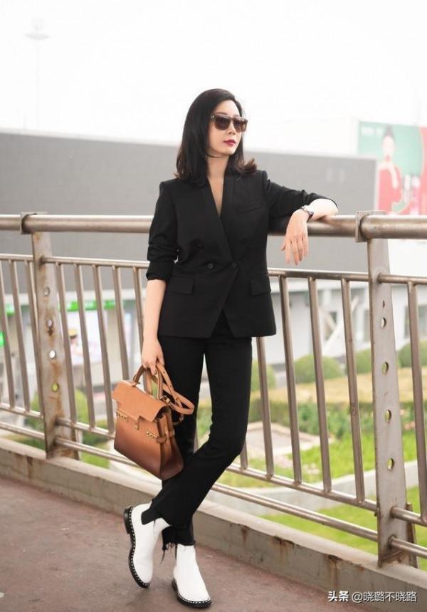 陳數帶火了一種穿法，叫“西裝+煙管褲”，很適合四五十歲的女人