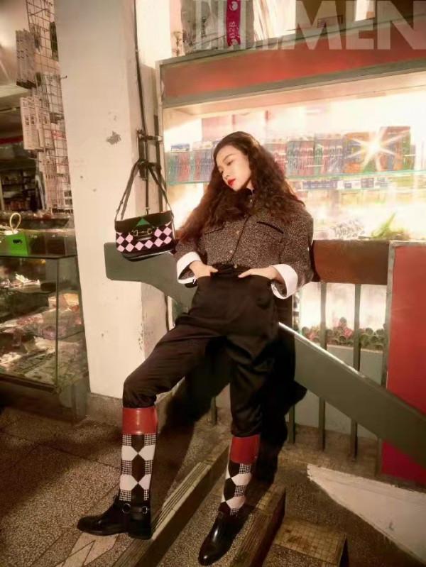 倪妮真是Gucci心尖寵！新大片穿格紋西裝燙羊毛卷玩復古，超美豔