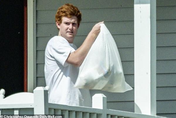 美國顯赫律師世家纏上&quot;死亡魔咒&quot;這背後，是一場駭人聽聞的陰謀