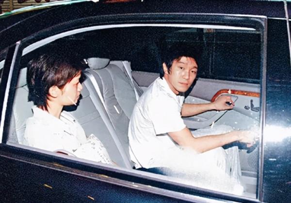 相戀多年卻分開，這7對明星戀人，有的成為仇人，有的還告上法庭