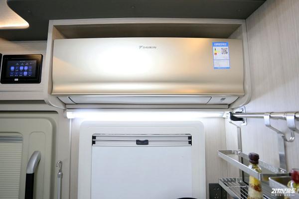 國產6.5T依維柯歐勝底盤加持,穩!實拍2022款中意極致雙拓展房車 國產6.5T依維柯歐勝底盤加持,穩!實拍2022款中意極致雙拓展房車