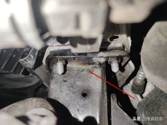 奧迪A6L四年貶值18萬，檢測師看了眼車頭就知道這輛車不簡單