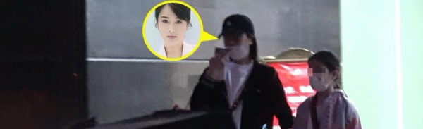 左小青女兒近況曝光,10歲身高已達媽媽肩膀,母女二人親密摟肩超溫馨 左小青女兒近況曝光,10歲身高已達媽媽肩膀,母女二人親密摟肩超溫馨