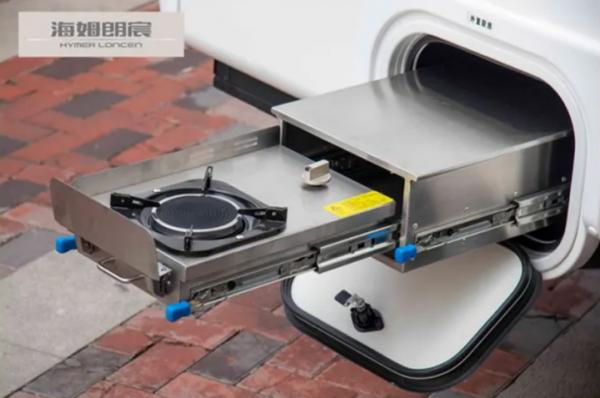 朗宸T型旅居車!空間超大食宿齊全,還配兩張大床能住3人 朗宸T型旅居車!空間超大食宿齊全,還配兩張大床能住3人