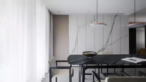 木飾面+黑色百葉,優雅? 木飾面+黑色百葉,優雅?