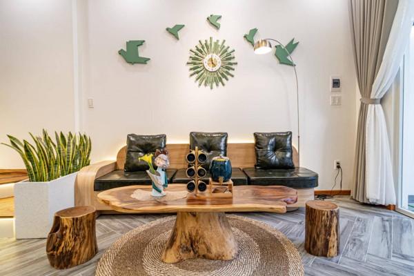 220㎡兩層別墅，上有露臺花園下有入戶庭院，無複雜裝修無比愜意