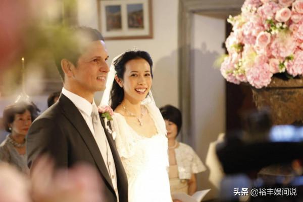 莫文蔚與初戀老公慶結婚10週年,甜蜜依偎秀恩愛,曾穿辱華衣服 莫文蔚與初戀老公慶結婚10週年,甜蜜依偎秀恩愛,曾穿辱華衣服