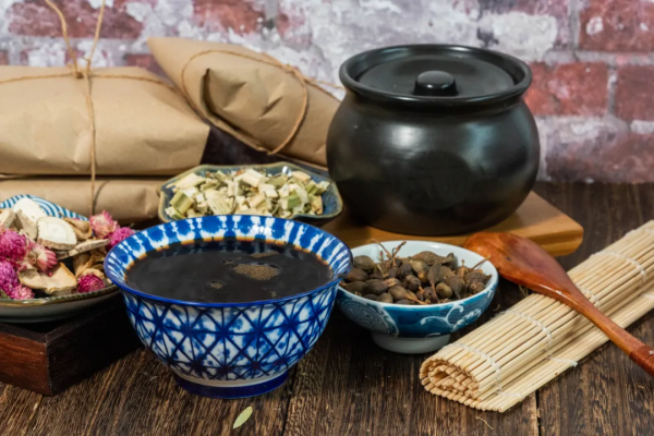 反流性食管炎不要只會吃奧美拉唑，4種證型，對症治療