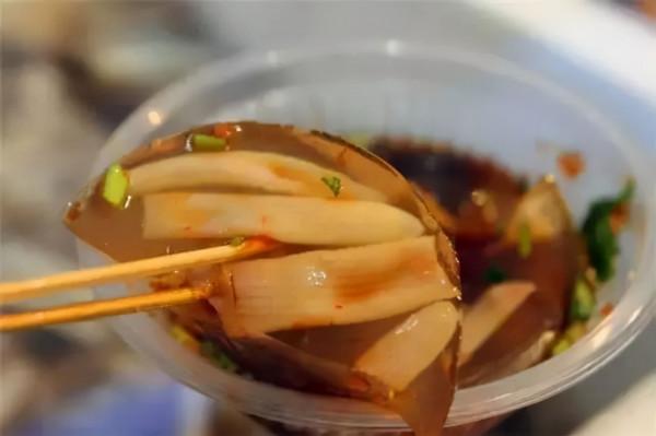 福建大哥做小吃，日賣500斤要洗十幾次，網友：再幹淨我也不敢吃