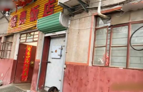 安徽大哥家裡開飯店，主打重口味美食，客人：這到底有沒有毒？