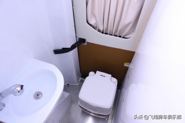 經濟實用油耗低,2.0T自動擋,福特新全順B型,新手入門級房車 經濟實用油耗低,2.0T自動擋,福特新全順B型,新手入門級房車