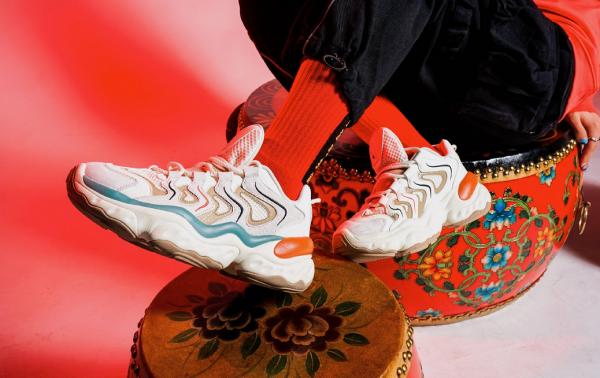 國產球鞋,幾百塊和上千元的差別在哪?壓馬路有必要買貴的嗎? 國產球鞋,幾百塊和上千元的差別在哪?壓馬路有必要買貴的嗎?