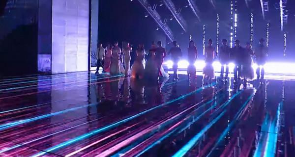 湖南臺新主持跨年亮相即翻車，找不到鏡頭不會接話，何炅都帶不動